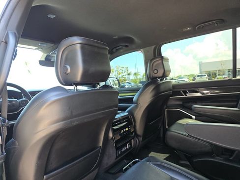 Used 2022 Jeep Wagoneer Series III w/ Flexible Seating Group RWD image 26