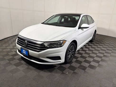 Used 2019 Volkswagen Jetta SE FWD image 4