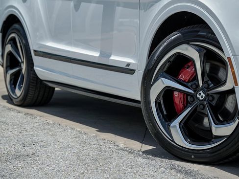 New 2025 Bentley Bentayga image 6