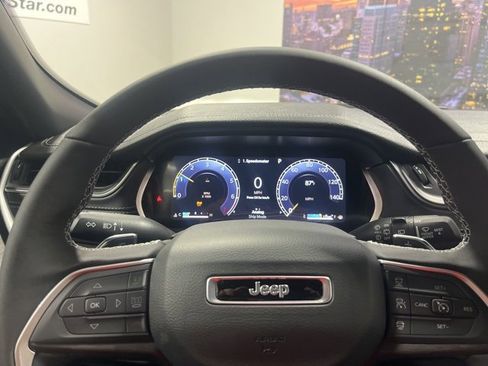 New 2025 Jeep Grand Cherokee Limited image 12