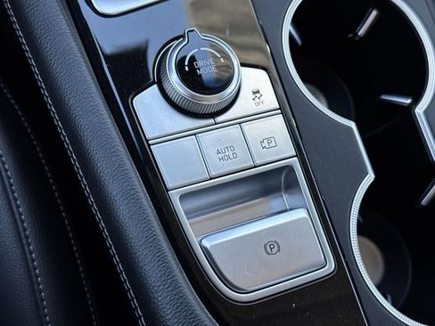 Used 2023 Genesis G70 2.0T image 18