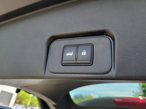 Used 2025 Nissan Rogue SV w/ SV Premium Package FWD image 9