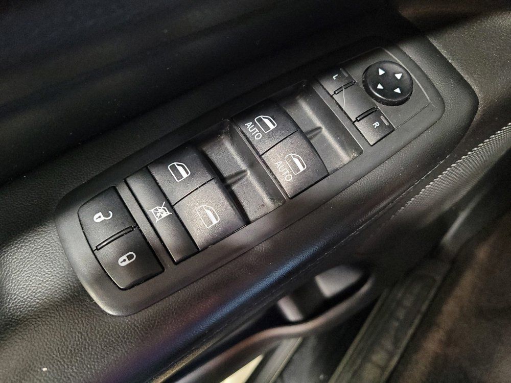 Used 2018 Jeep Grand Cherokee Laredo RWD image 27