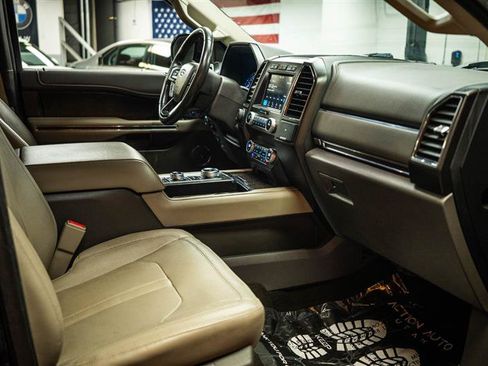 Used 2019 Ford Expedition Limited w/ Equipment Group 302A AWD/4WD image 14