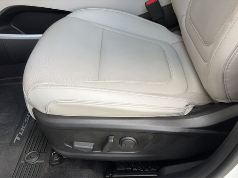 Certified 2024 Hyundai Tucson Limited FWD image 16