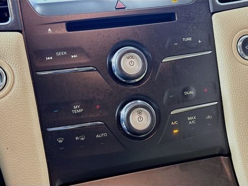 Used 2016 Ford Taurus SEL w/ Equipment Group 201A image 19