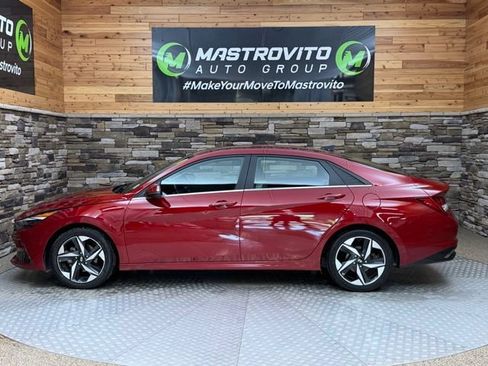 Used 2023 Hyundai Elantra Limited w/ Preferred Accessory Package FWD image 5