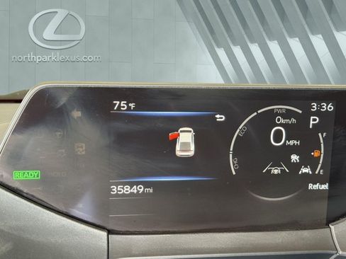 Used 2023 Toyota Prius Limited w/ Limited Premium Package FWD image 18