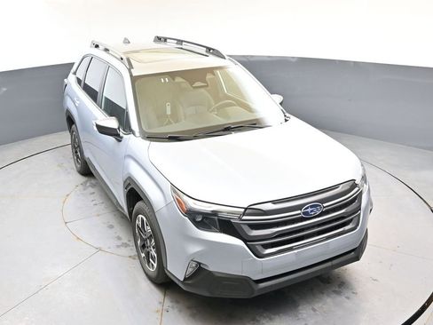 Certified 2025 Subaru Forester Premium AWD/4WD image 43