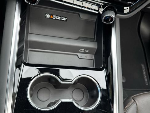 New 2026 Chevrolet Suburban High Country image 31