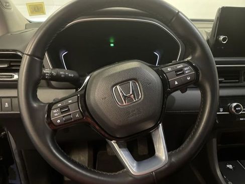 Used 2025 Honda Pilot Touring image 14