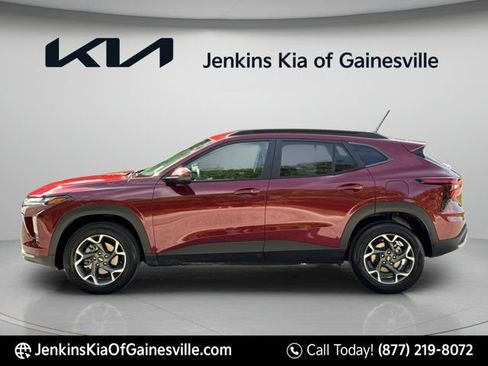 Used 2024 Chevrolet Trax LT w/ Driver Confidence Package FWD image 6