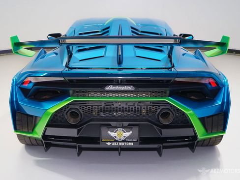 Used 2022 Lamborghini Huracan STO image 8