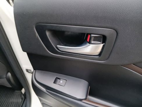 Used 2018 Toyota Highlander XLE image 24