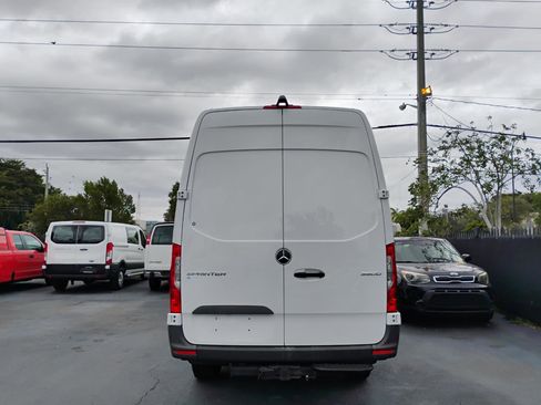 Used 2024 Mercedes-Benz Sprinter 3500 image 4