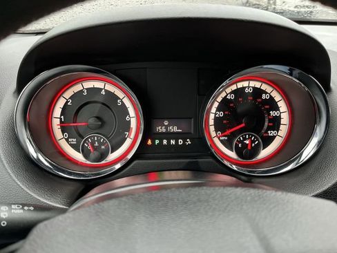 Used 2016 Dodge Grand Caravan SE image 12