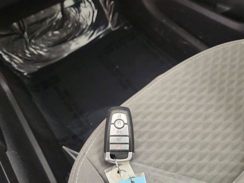 Used 2022 Ford Escape SE w/ SE Sport Appearance Package image 19