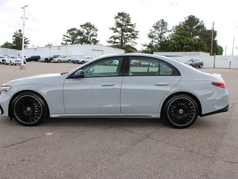 Used 2025 Mercedes-Benz E 350 4MATIC Sedan image 3