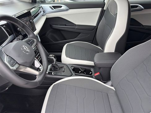 New 2026 Volkswagen Taos SE image 12
