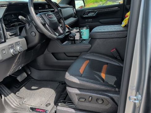 Used 2024 GMC Sierra 1500 AT4 w/ Technology Package AWD/4WD image 15