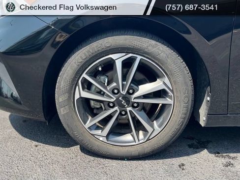 Used 2023 Kia Forte LXS w/ LXS Technology Package FWD image 5