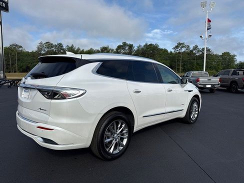 Used 2022 Buick Enclave Avenir w/ Avenir Technology Package FWD image 3
