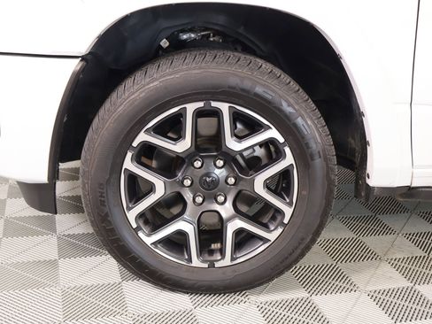 Used 2025 RAM 1500 Laramie image 19