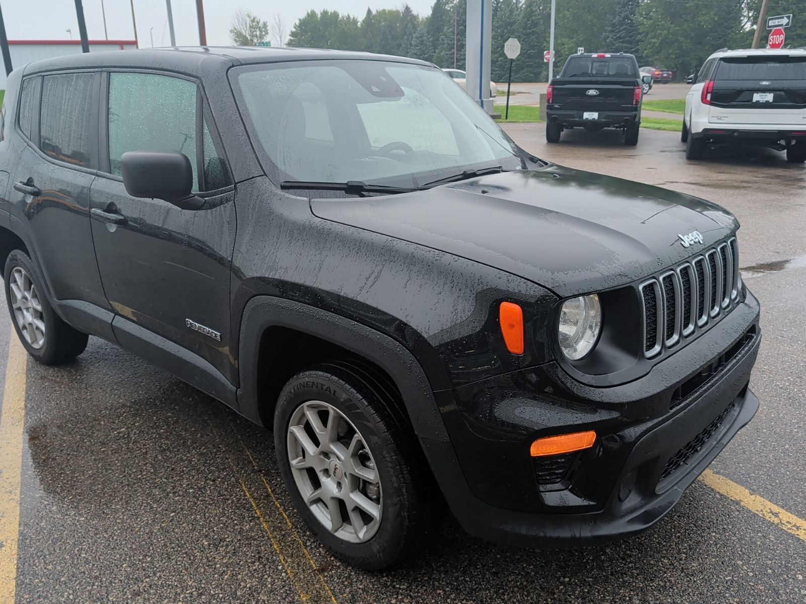 Used 2023 Jeep Renegade Latitude AWD/4WD image 7