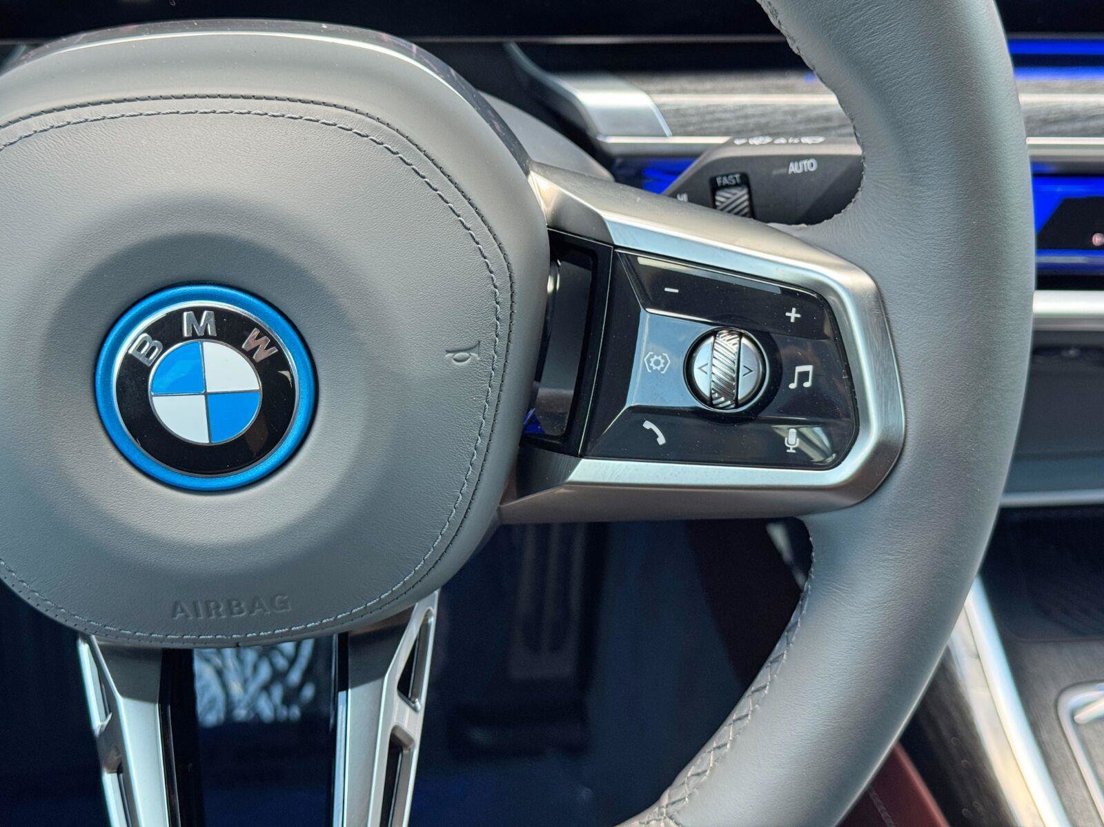 Used 2023 BMW i7 xDrive60 AWD/4WD image 24