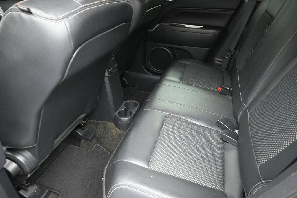Used 2017 Jeep Compass Latitude FWD image 12