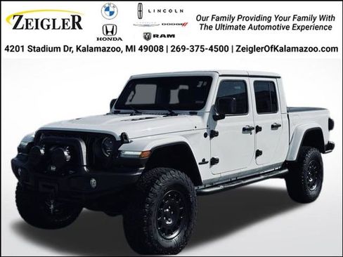Used 2024 Jeep Gladiator Rubicon AWD/4WD image 1