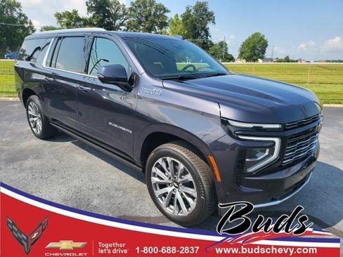 Used 2025 Chevrolet Suburban High Country AWD/4WD image 1