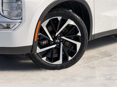 Used 2024 Mitsubishi Outlander SE image 22