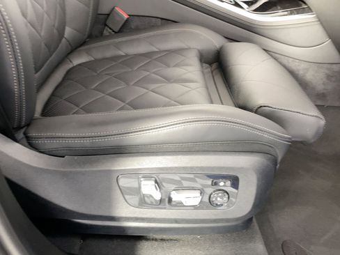Used 2025 BMW X5 M60i image 32