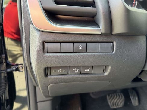 Used 2024 Nissan Rogue SV AWD/4WD image 26