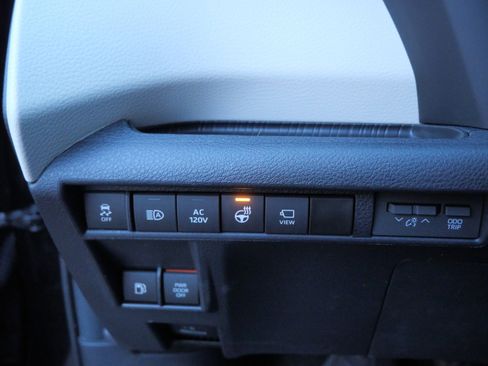 Certified 2023 Toyota Sienna Platinum image 27