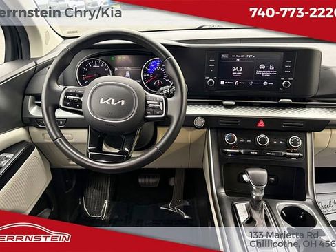 Used 2022 Kia Carnival LX FWD image 6