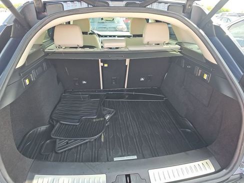 Used 2019 Land Rover Range Rover Velar S image 8