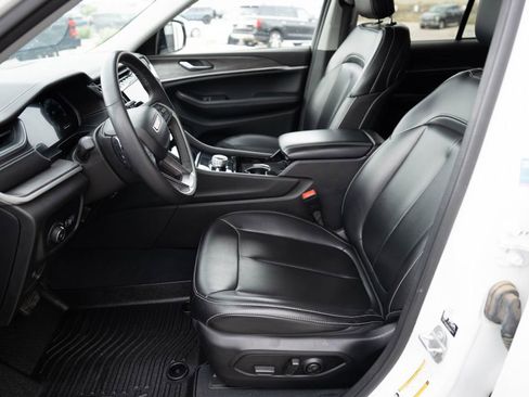 Used 2023 Jeep Grand Cherokee Limited AWD/4WD image 14