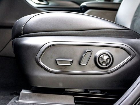 New 2025 Jeep Grand Cherokee L Altitude image 8