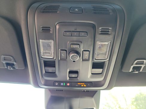 Used 2022 Cadillac Escalade Premium Luxury AWD/4WD image 33