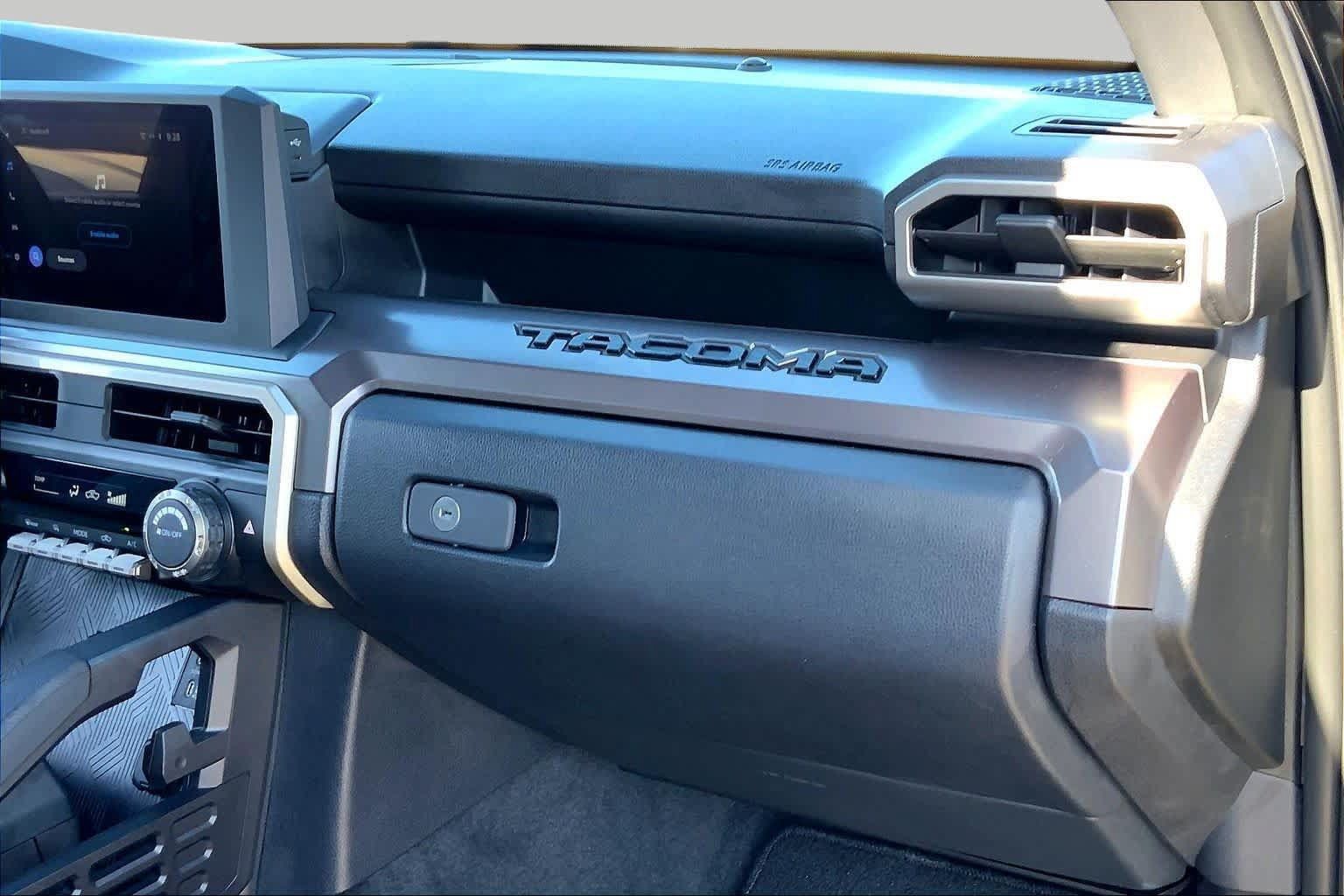 Used 2025 Toyota Tacoma SR5 AWD/4WD image 18