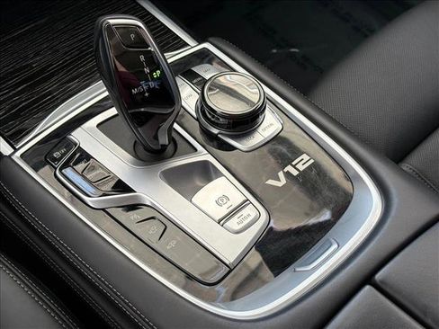 Used 2022 BMW M760i xDrive w/ Luxury Rear Seating Package image 10