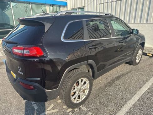 Used 2014 Jeep Cherokee Latitude w/ Comfort/Convenience Group image 2