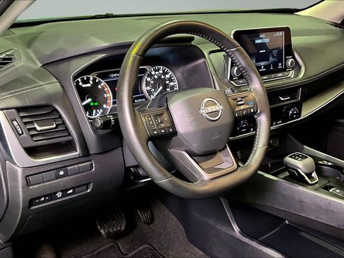 Used 2025 Nissan Rogue SV image 17