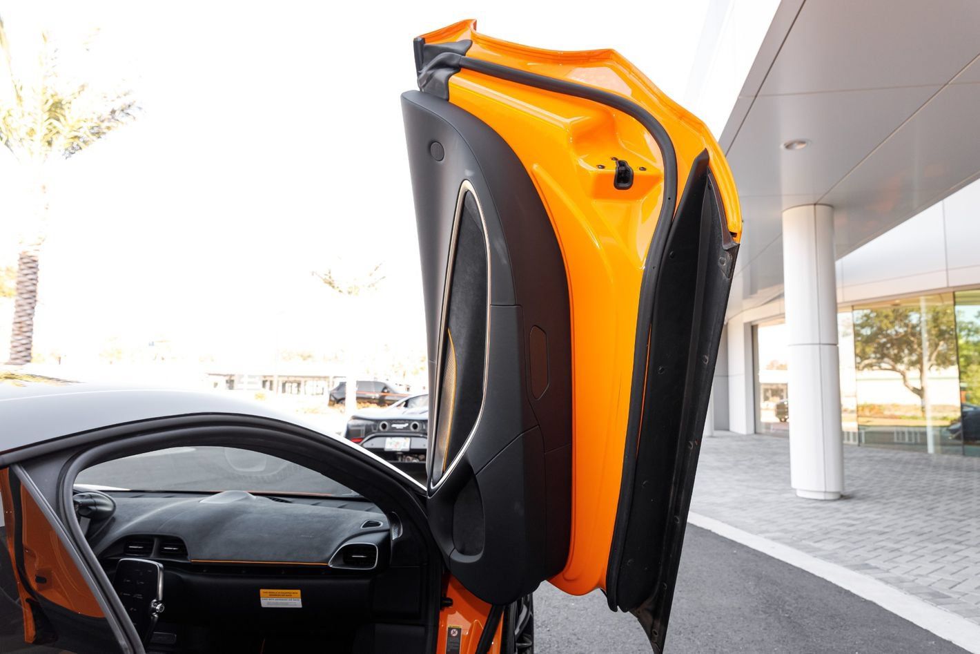 Used 2025 McLaren Artura RWD image 39