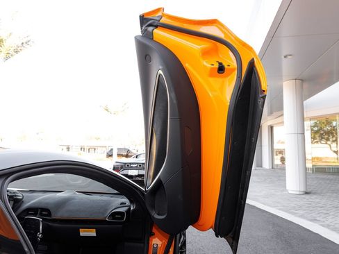 Used 2025 McLaren Artura RWD image 39