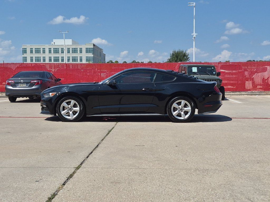 Used 2017 Ford Mustang Coupe RWD image 3