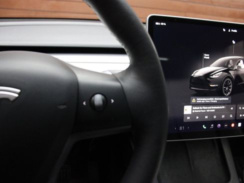 Used 2023 Tesla Model Y Long Range image 28