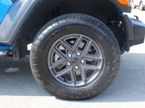 Used 2025 Jeep Wrangler Unlimited Sport AWD/4WD image 34